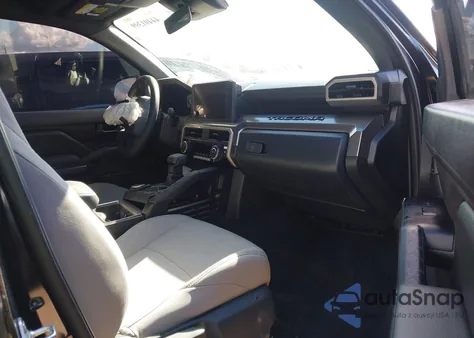 2025 Toyota Tacoma Sr5 z USA, uszkodzony, nr VIN 3TMLB5JN0SM155937